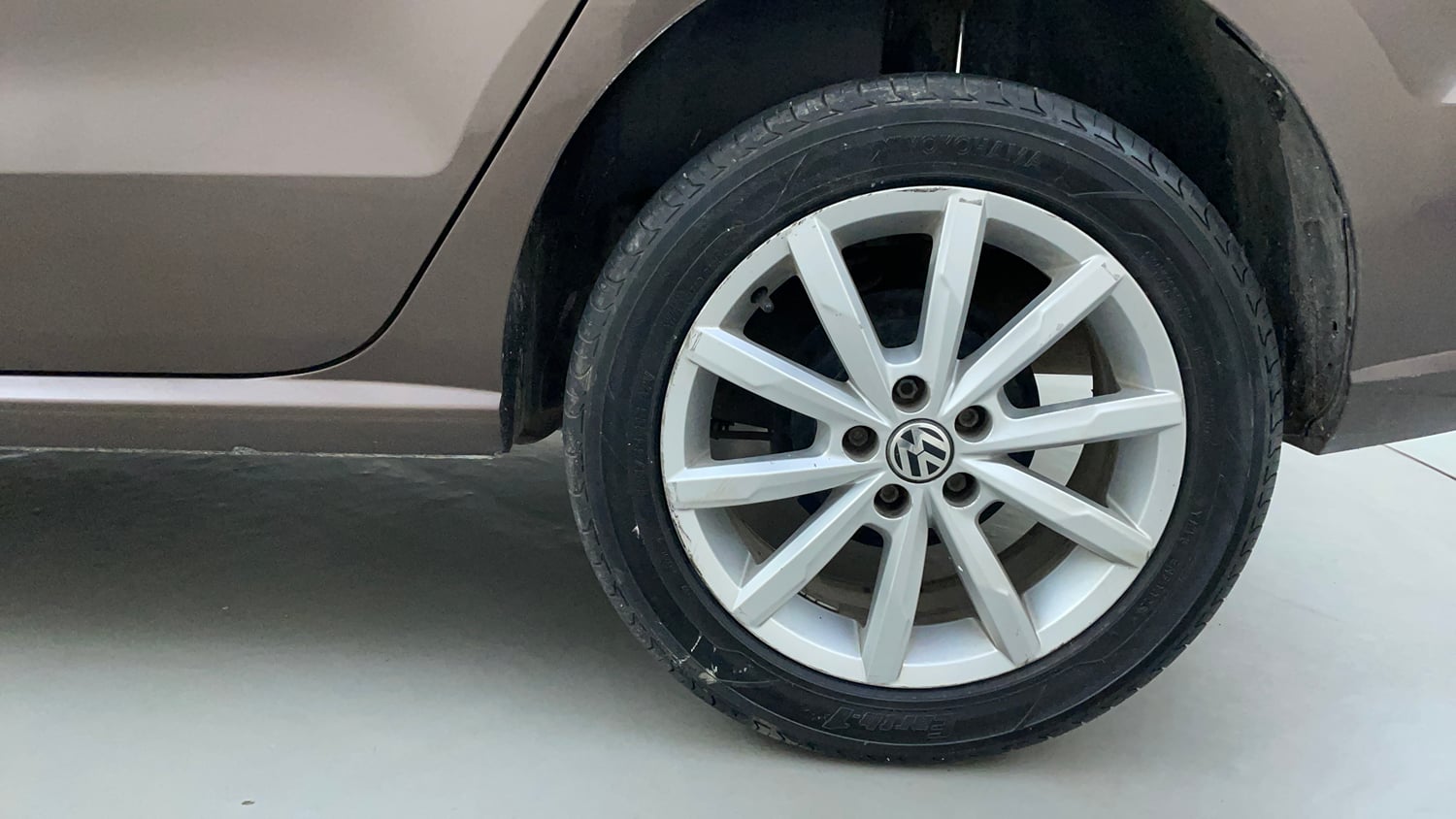 Used 2018 Volkswagen Ameo Highline 1.5L AT Diesel Automatic tyres LEFT REAR TYRE RIM VIEW