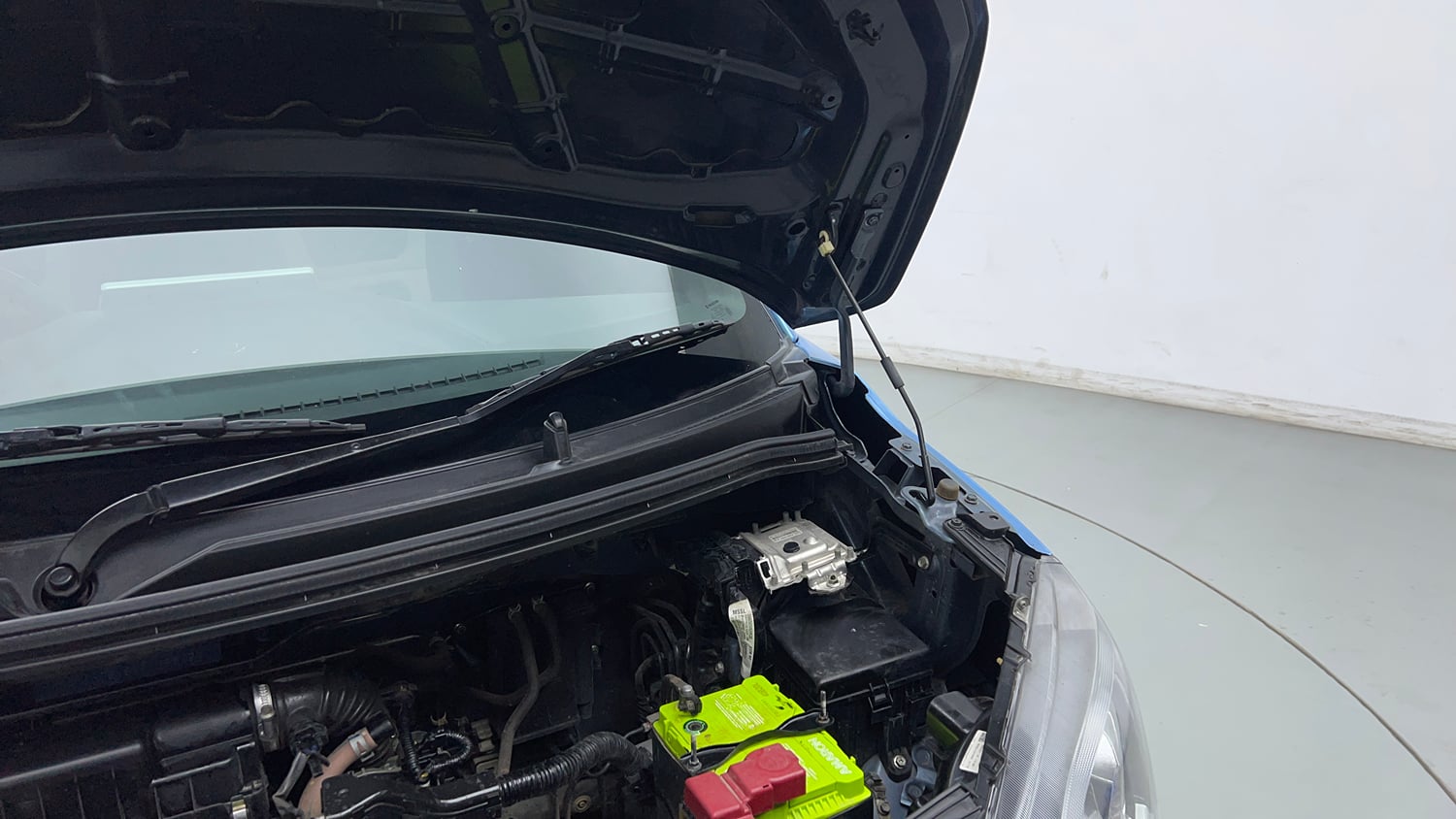 Used 2020 Maruti Suzuki Wagon R ZXi 1.2 Petrol Manual engine ENGINE LEFT SIDE HINGE & APRON VIEW