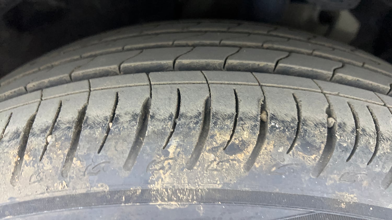 Used 2024 Mahindra XUV700 AX 7 Petrol AT Luxury Pack 7 STR Petrol Automatic tyres LEFT FRONT TYRE TREAD VIEW