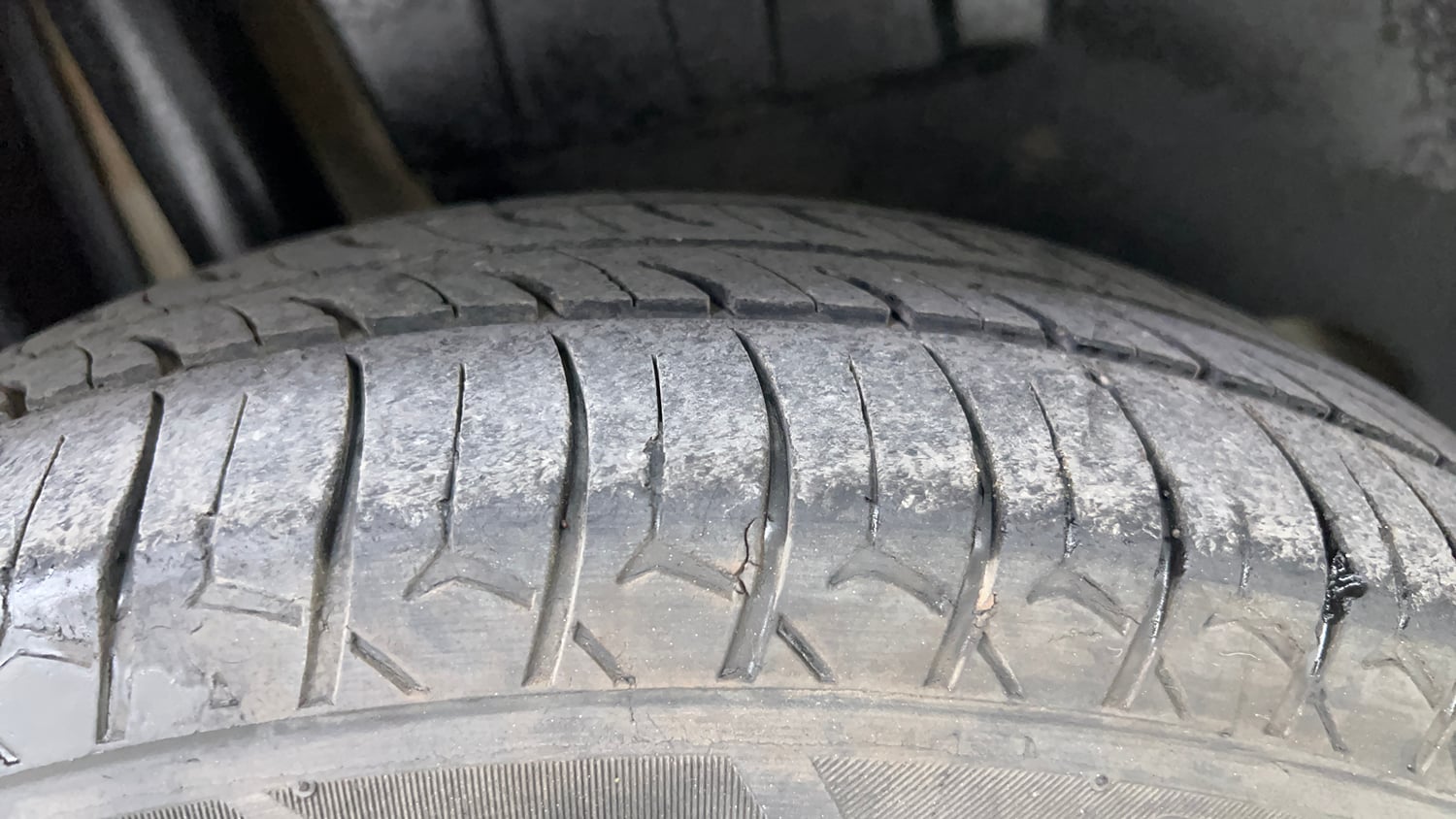 Used 2019 Maruti Suzuki Dzire VDi AMT Diesel Automatic tyres RIGHT REAR TYRE TREAD VIEW