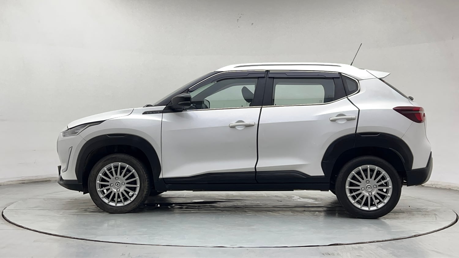 Used 2021 Nissan Magnite XL Petrol Manual exterior LEFT SIDE VIEW