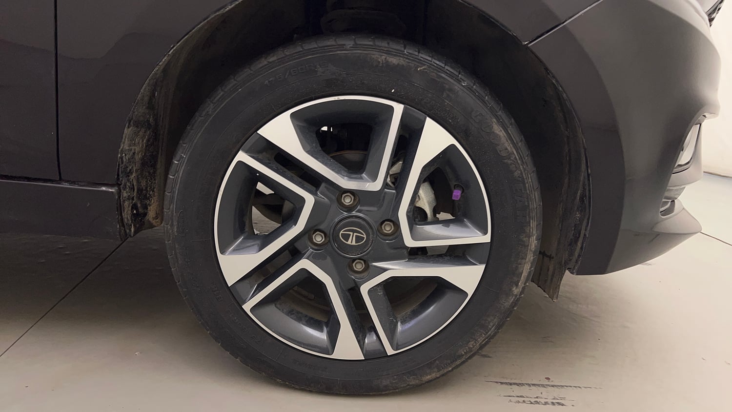 Used 2023 Tata Tiago XZA Plus Petrol Automatic tyres RIGHT FRONT TYRE RIM VIEW