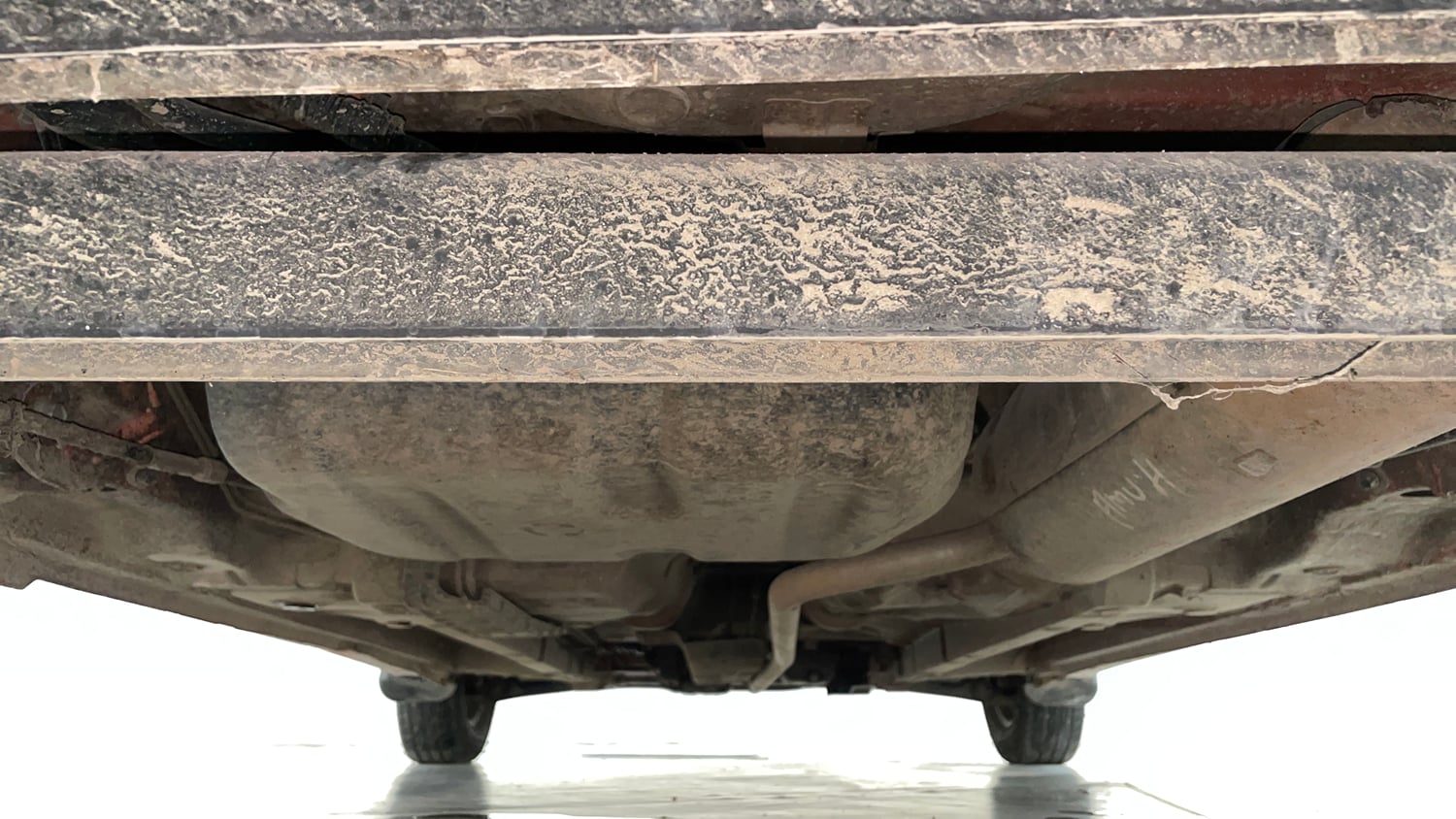 Used 2014 Hyundai Eon Era + Petrol Manual extra REAR UNDERBODY VIEW (TAKEN FROM REAR)