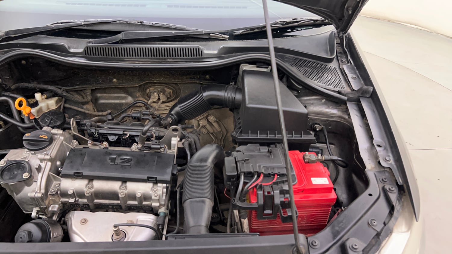 Used 2013 Volkswagen Polo Comfortline 1.2L (P) Petrol Manual engine ENGINE LEFT SIDE HINGE & APRON VIEW