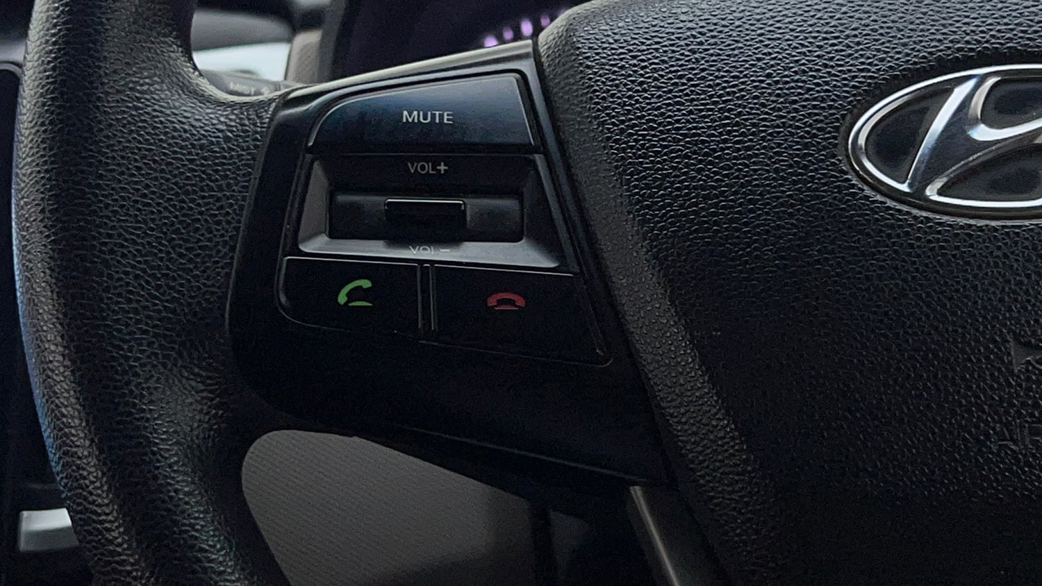 Used 2018 Hyundai Creta E Plus 1.6 Petrol Petrol Manual top_features Steering mounted controls