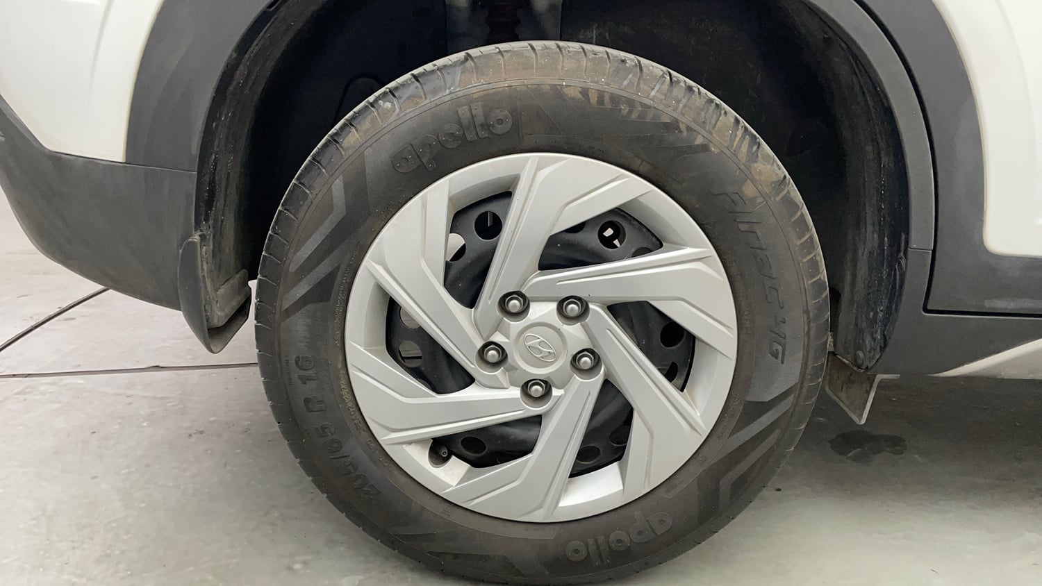Used 2022 Hyundai Creta EX 1.5 Petrol Petrol Manual tyres RIGHT REAR TYRE RIM VIEW