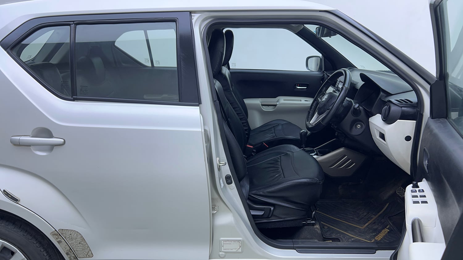 Used 2018 Maruti Suzuki Ignis Delta 1.2 AMT Petrol Automatic interior RIGHT SIDE FRONT DOOR CABIN VIEW