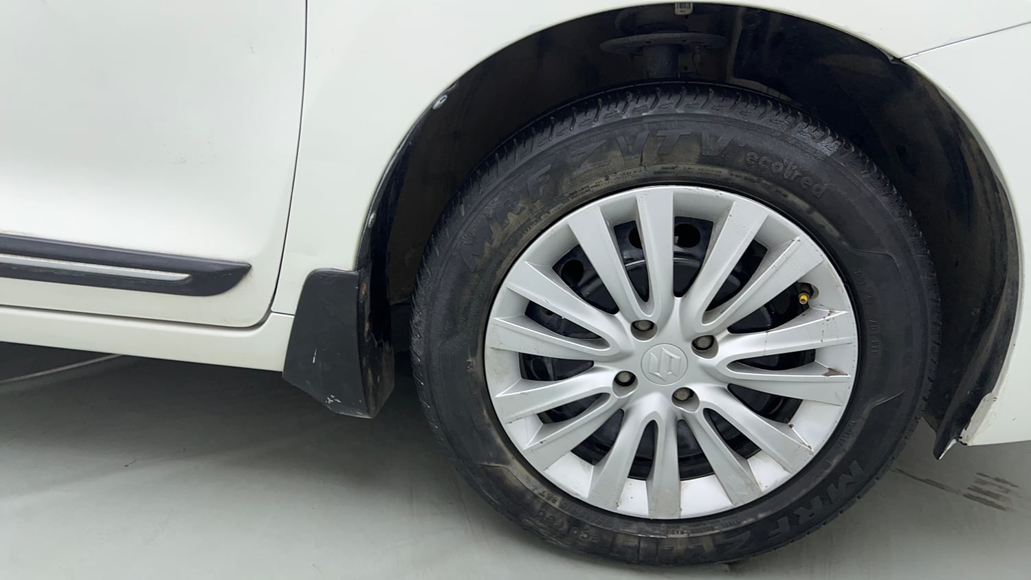 Used 2021 Maruti Suzuki Baleno Delta Petrol Manual tyres RIGHT FRONT TYRE RIM VIEW