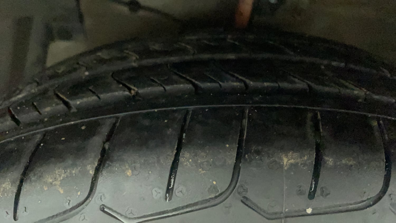 Used 2018 Maruti Suzuki Ciaz Delta 1.4 AT Petrol Automatic tyres LEFT FRONT TYRE TREAD VIEW