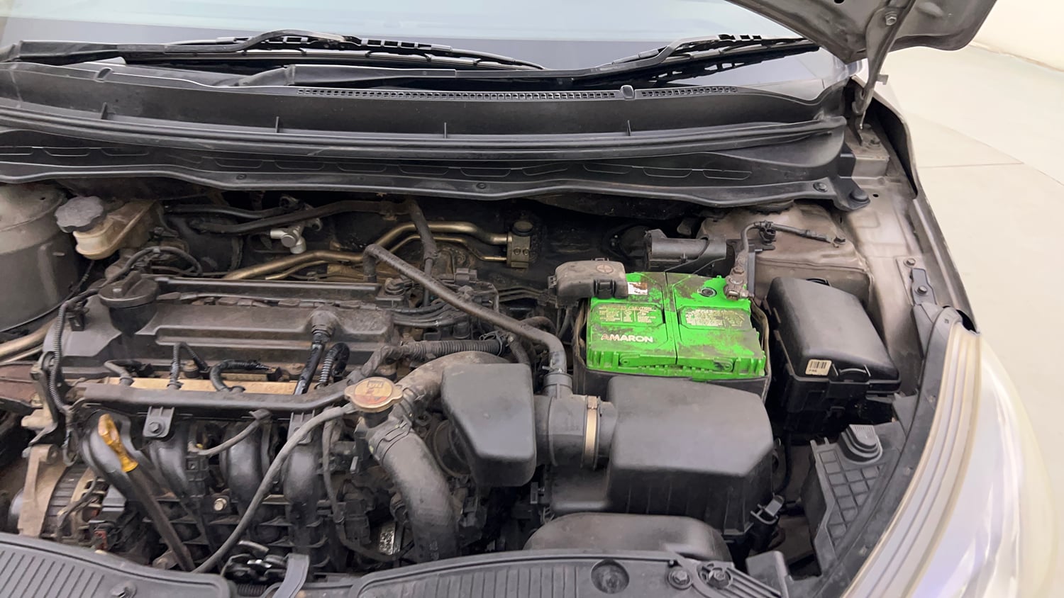 Used 2013 Hyundai i20 Magna (O) 1.2 Petrol Manual engine ENGINE LEFT SIDE HINGE & APRON VIEW