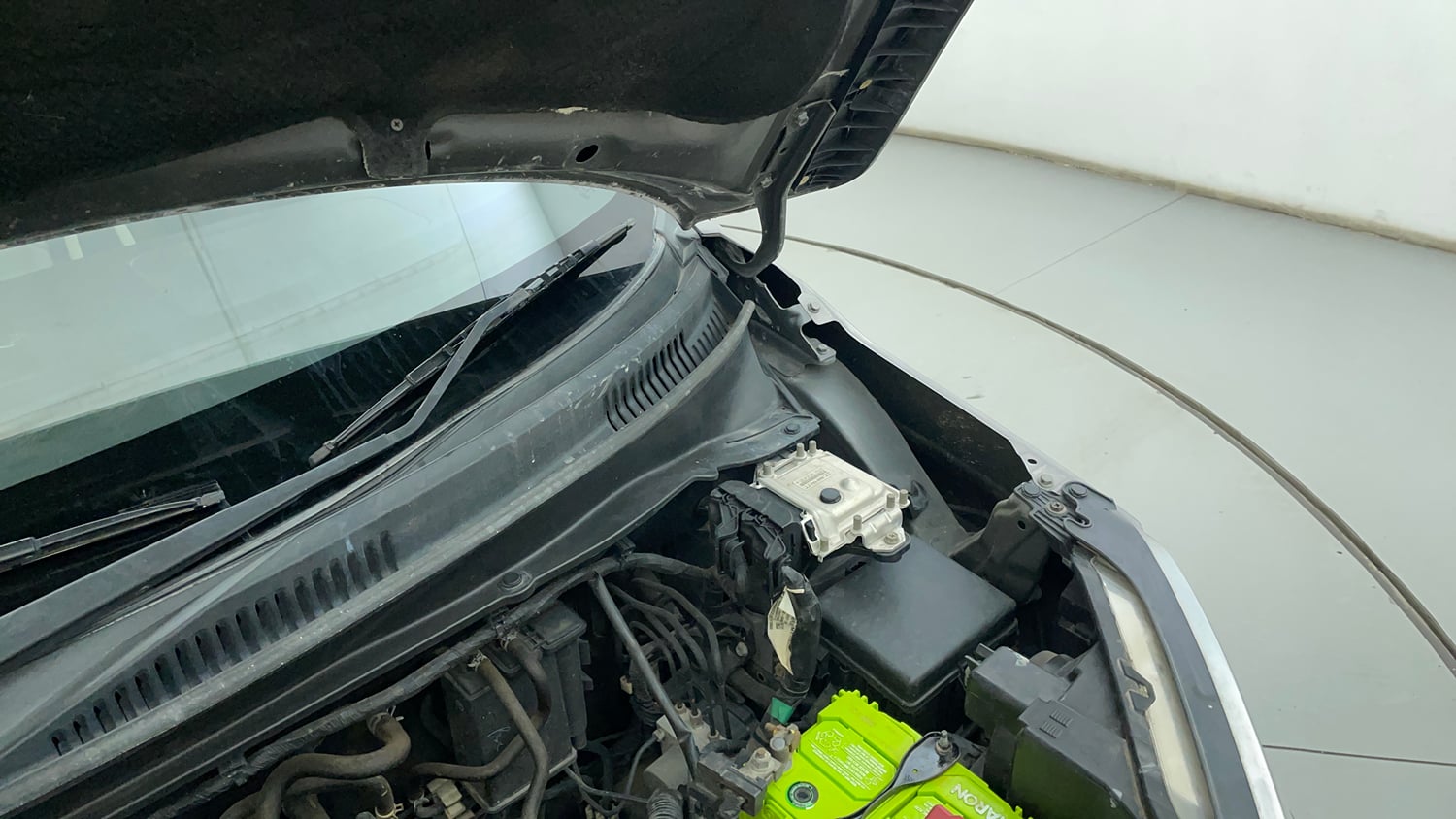 Used 2017 Maruti Suzuki Ignis Zeta 1.2 MT Petrol Manual engine ENGINE LEFT SIDE HINGE & APRON VIEW