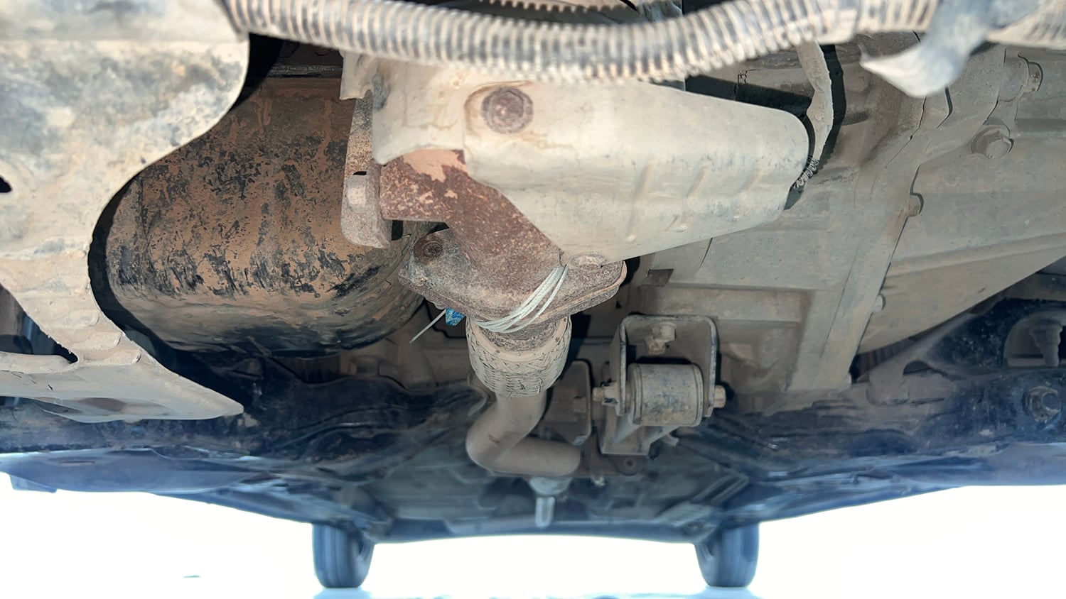 Used 2015 Hyundai i10 Magna 1.1 CNG (Outside Fitted) Cng Manual extra FRONT LEFT UNDERBODY VIEW