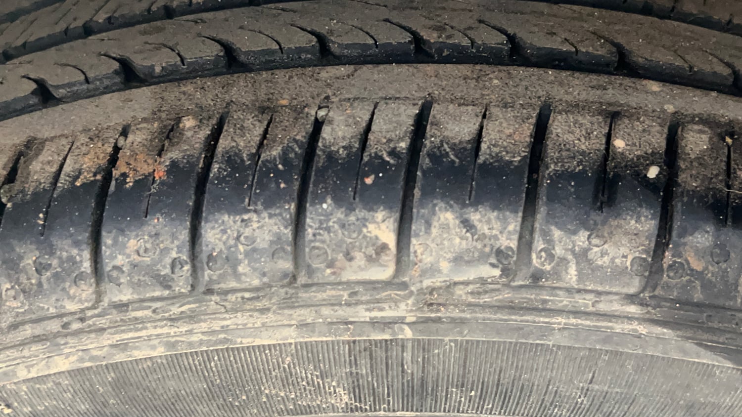 Used 2022 Maruti Suzuki Ciaz Alpha 1.5 Petrol Manual tyres LEFT REAR TYRE TREAD VIEW