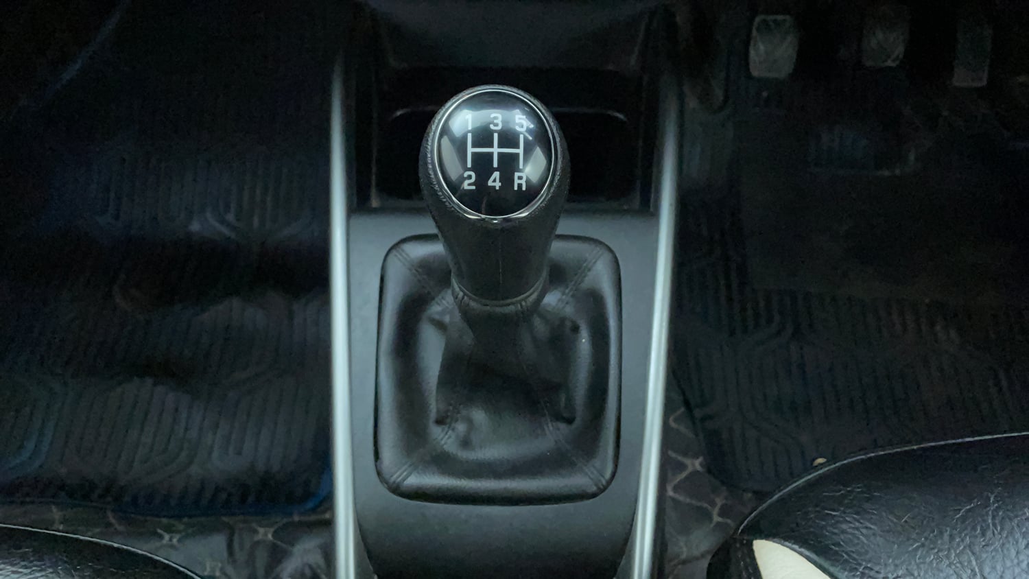 Used 2022 Maruti Suzuki Baleno Zeta MT Petrol Manual interior GEAR  KNOB VIEW