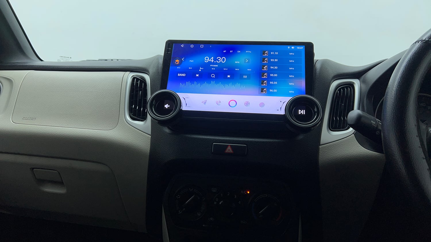 Used 2020 Maruti Suzuki Wagon R ZXi 1.2 Petrol Manual top_features Touch screen infotainment system