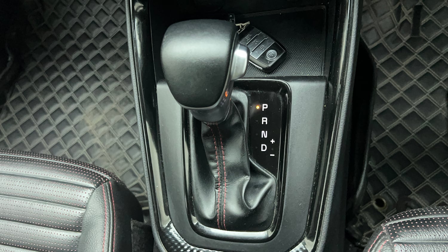 Used 2021 Kia Sonet GTX Plus 1.0 DCT Petrol Automatic interior GEAR  KNOB VIEW
