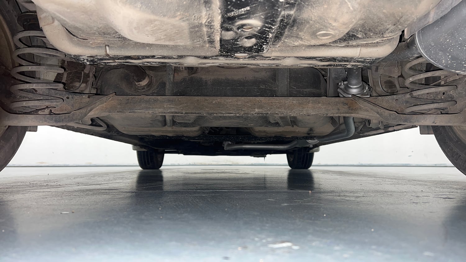 Used 2014 Honda City VX Petrol Manual extra REAR UNDERBODY VIEW (TAKEN FROM REAR)