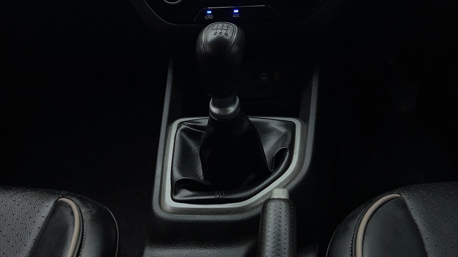 Used 2018 Hyundai Creta E Plus 1.6 Petrol Petrol Manual interior GEAR  KNOB VIEW