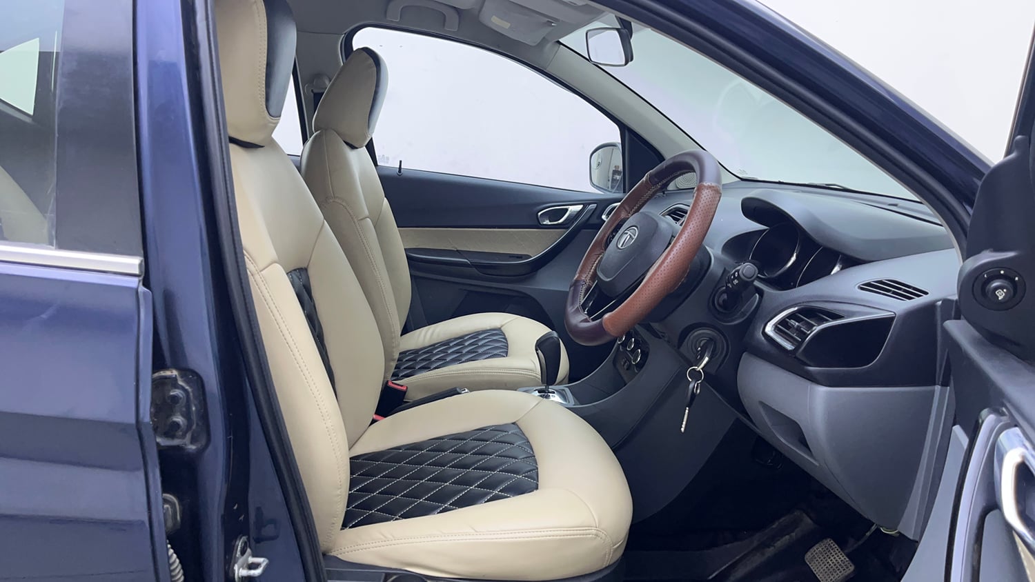 Used 2019 Tata Tigor Revotron XZA Petrol Automatic interior RIGHT SIDE FRONT DOOR CABIN VIEW