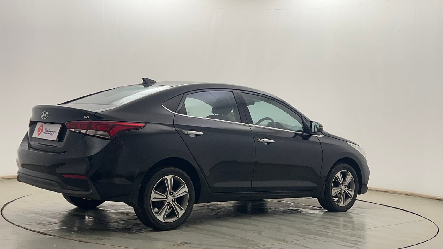 Used 2019 Hyundai Verna SX 1.6 VTVT Petrol Manual exterior RIGHT REAR CORNER VIEW
