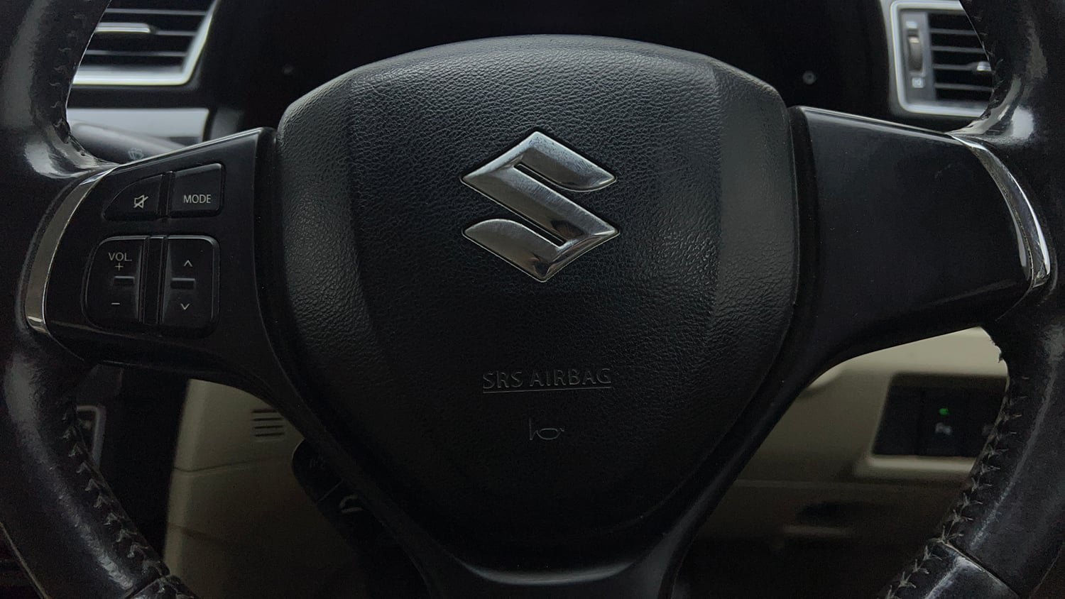 Used 2017 Maruti Suzuki Ciaz Alpha 1.4 MT Petrol Manual top_features Airbags