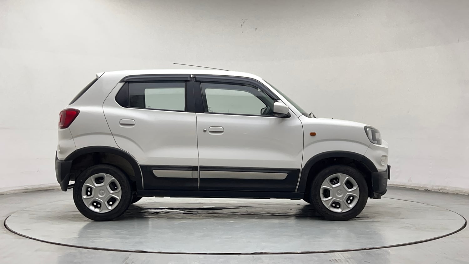 Used 2023 Maruti Suzuki S-Presso VXi Plus (O) AMT Petrol Automatic exterior RIGHT SIDE VIEW