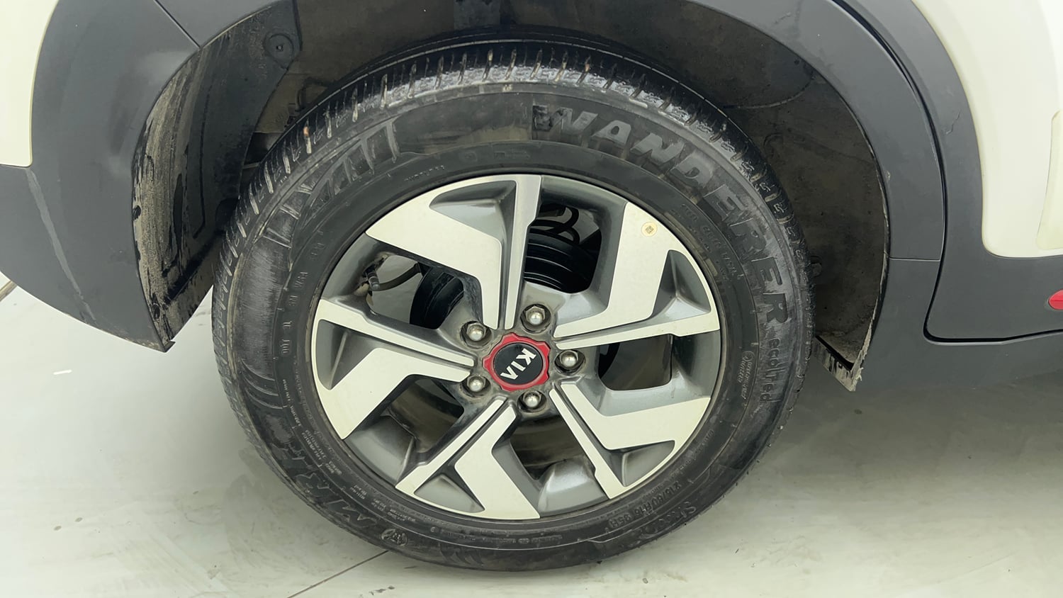 Used 2021 Kia Sonet GTX Plus 1.0 DCT Petrol Automatic tyres RIGHT REAR TYRE RIM VIEW