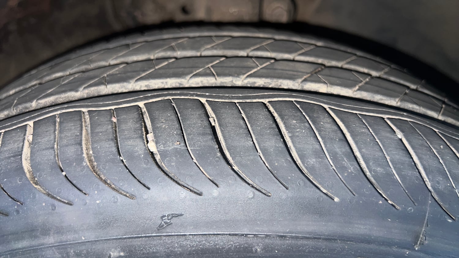 Used 2015 Volkswagen Polo Highline1.2L (P) Petrol Manual tyres RIGHT FRONT TYRE TREAD VIEW