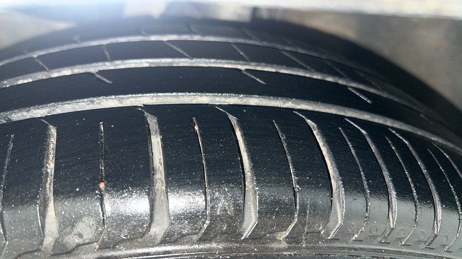 Used 2014 Honda City VX Petrol Manual tyres LEFT FRONT TYRE TREAD VIEW