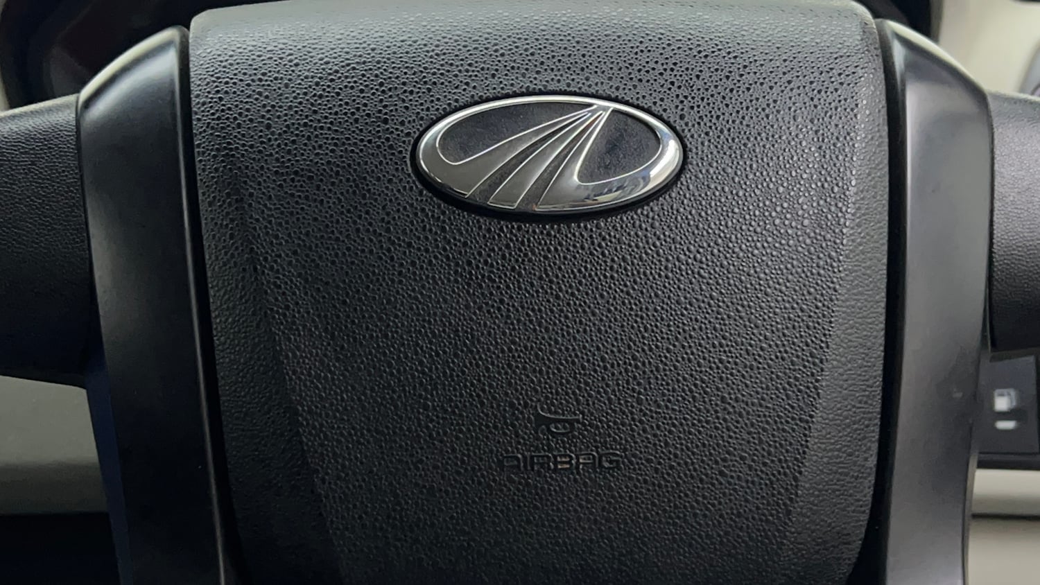 Used 2022 Mahindra Scorpio S5 Diesel Manual top_features Airbags