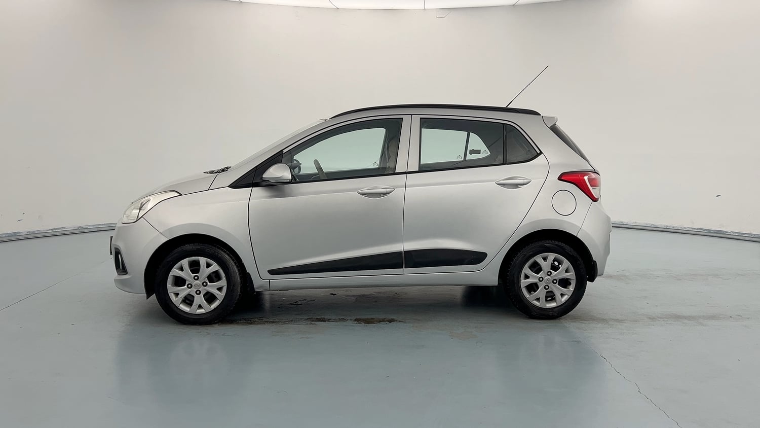 Used 2016 Hyundai Grand i10 Sportz 1.2 Kappa VTVT Petrol Manual exterior LEFT SIDE VIEW
