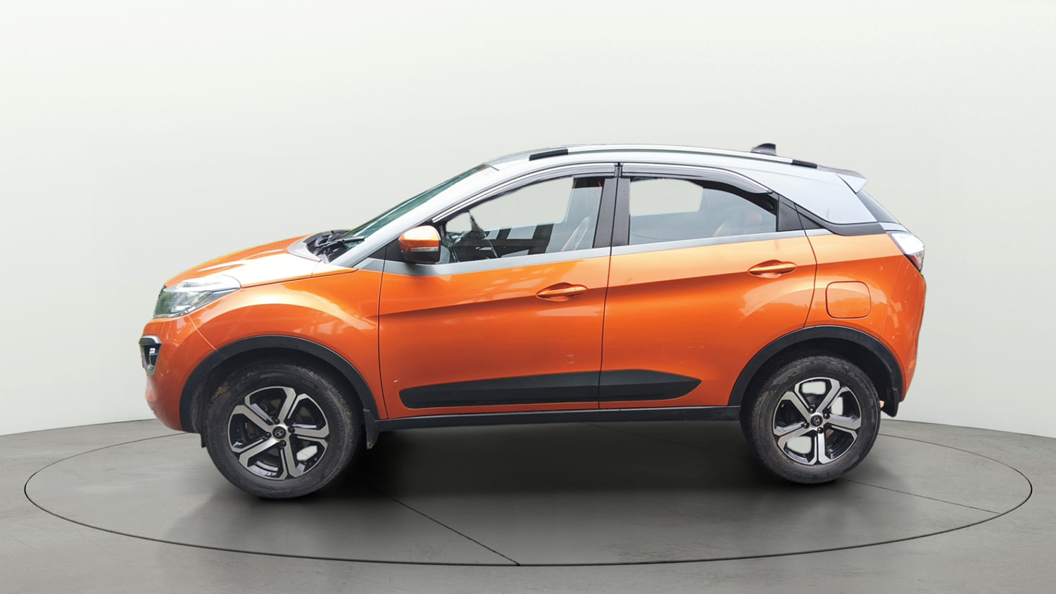 Used 2018 Tata Nexon XZ Plus Diesel Dual Tone Diesel Manual exterior LEFT SIDE VIEW