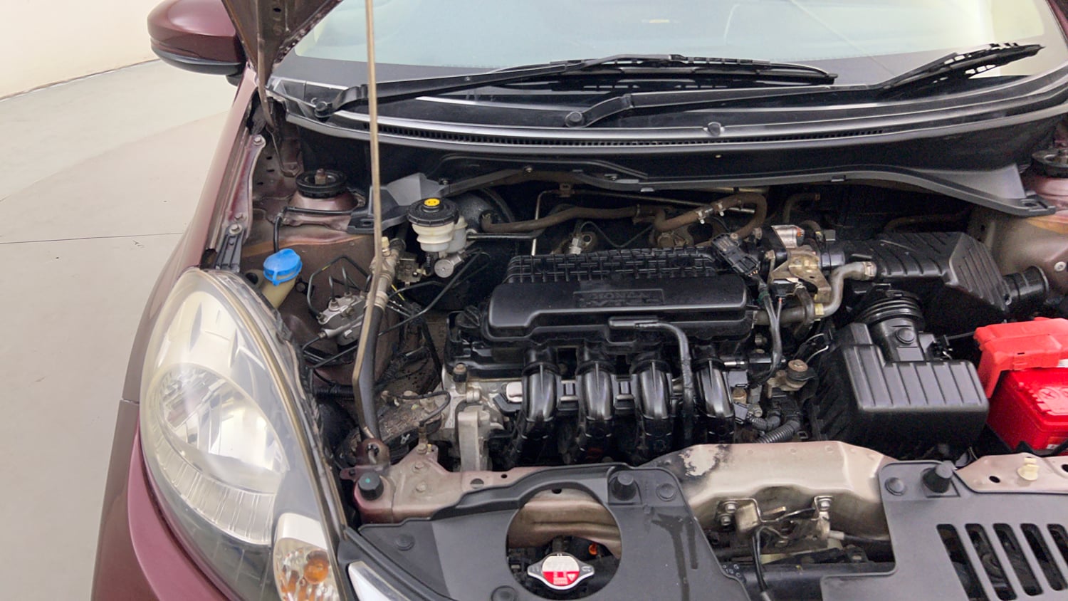 Used 2016 Honda Amaze 1.2 S i-VTEC Petrol Manual engine ENGINE RIGHT SIDE HINGE & APRON VIEW