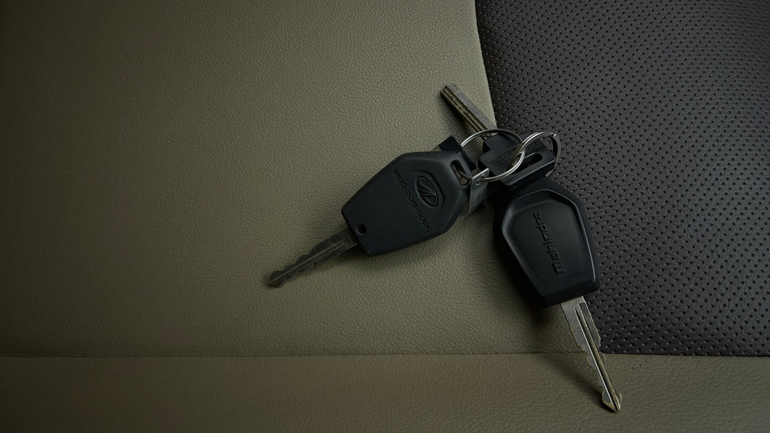 Used 2019 Mahindra TUV300 T4 Plus Diesel Manual extra CAR KEY VIEW
