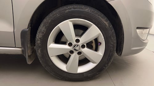 Used 2016 Skoda Rapid 1.6 MPI Ambition Petrol Manual tyres RIGHT FRONT TYRE RIM VIEW