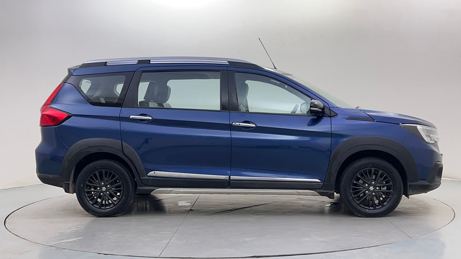 Used 2020 Maruti Suzuki XL6 Alpha AT Petrol Petrol Automatic exterior RIGHT SIDE VIEW