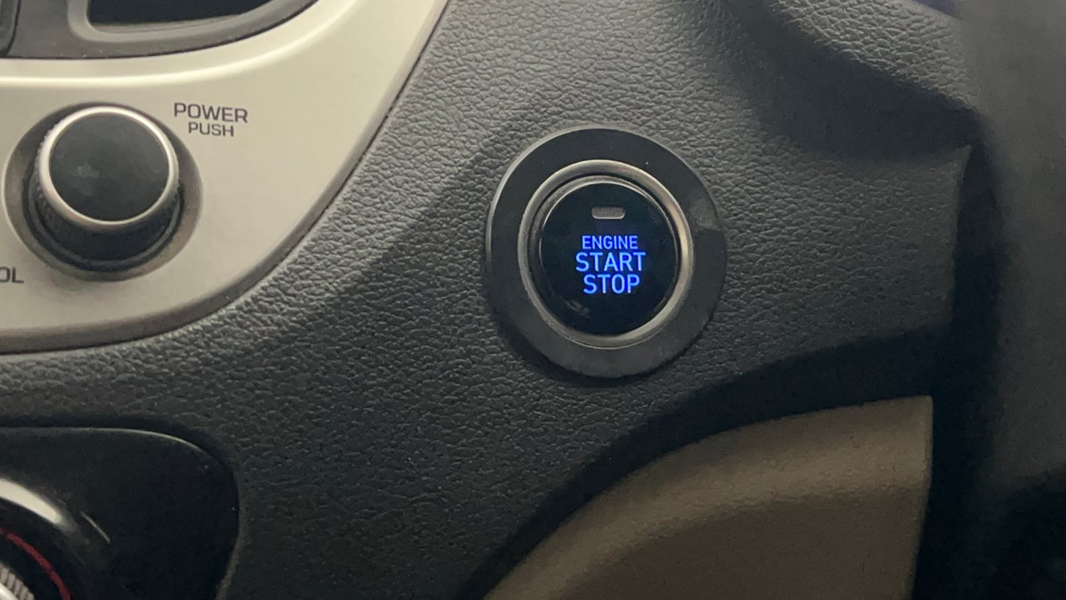 Used 2019 Hyundai Verna SX 1.6 VTVT Petrol Manual top_features Keyless start