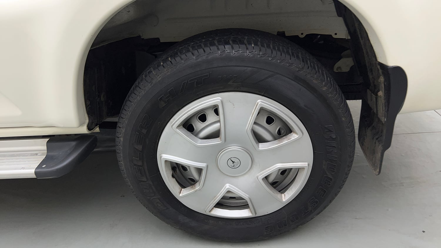 Used 2022 Mahindra Scorpio S5 Diesel Manual tyres LEFT REAR TYRE RIM VIEW