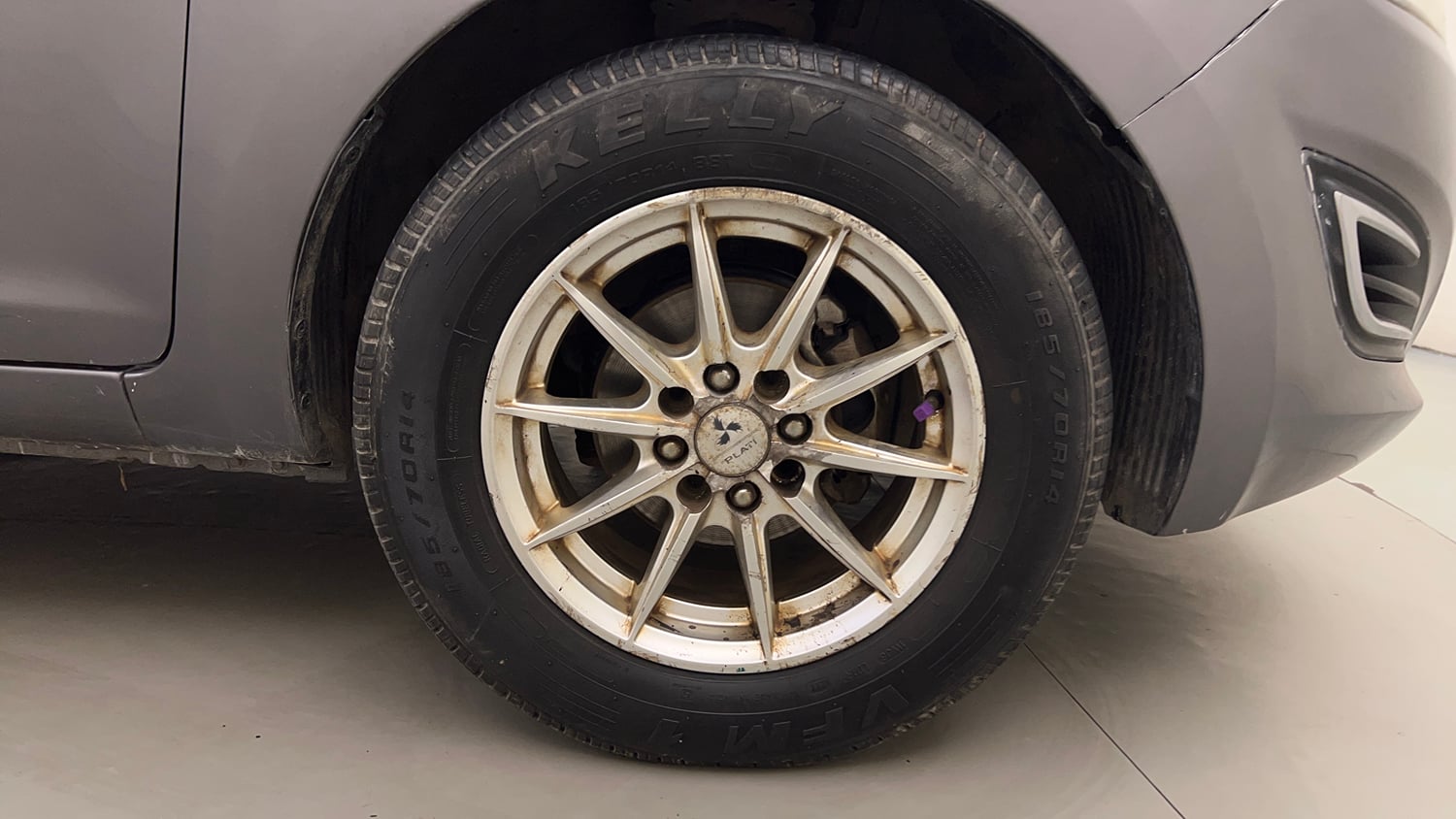 Used 2013 Hyundai i20 Magna (O) 1.2 Petrol Manual tyres RIGHT FRONT TYRE RIM VIEW