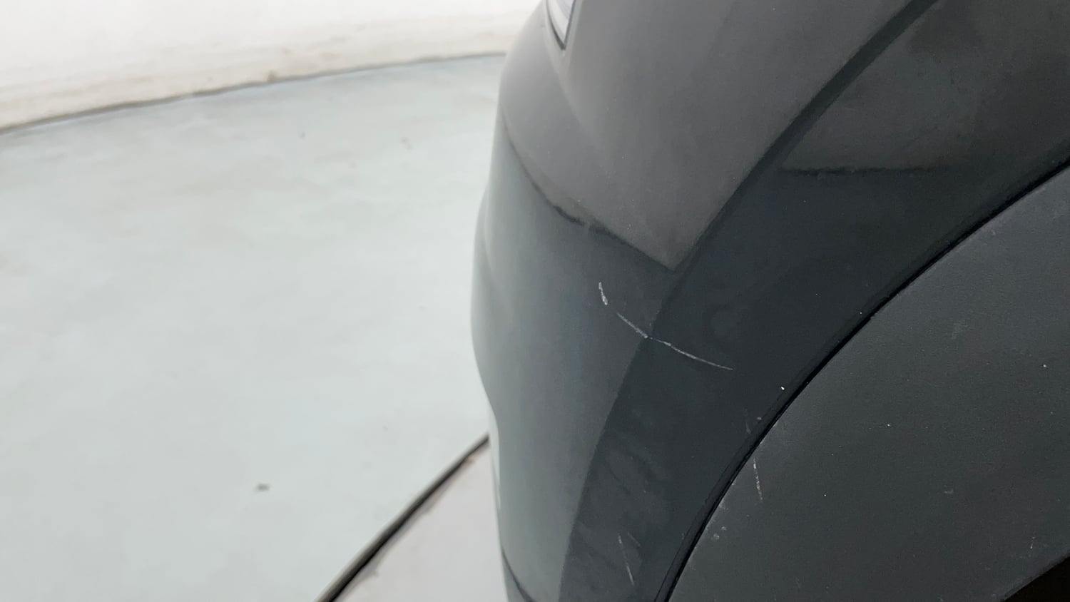 Used 2023 Hyundai Alcazar Signature (O) 6 STR 1.5 Petrol DCT Petrol Automatic dents MINOR SCRATCH