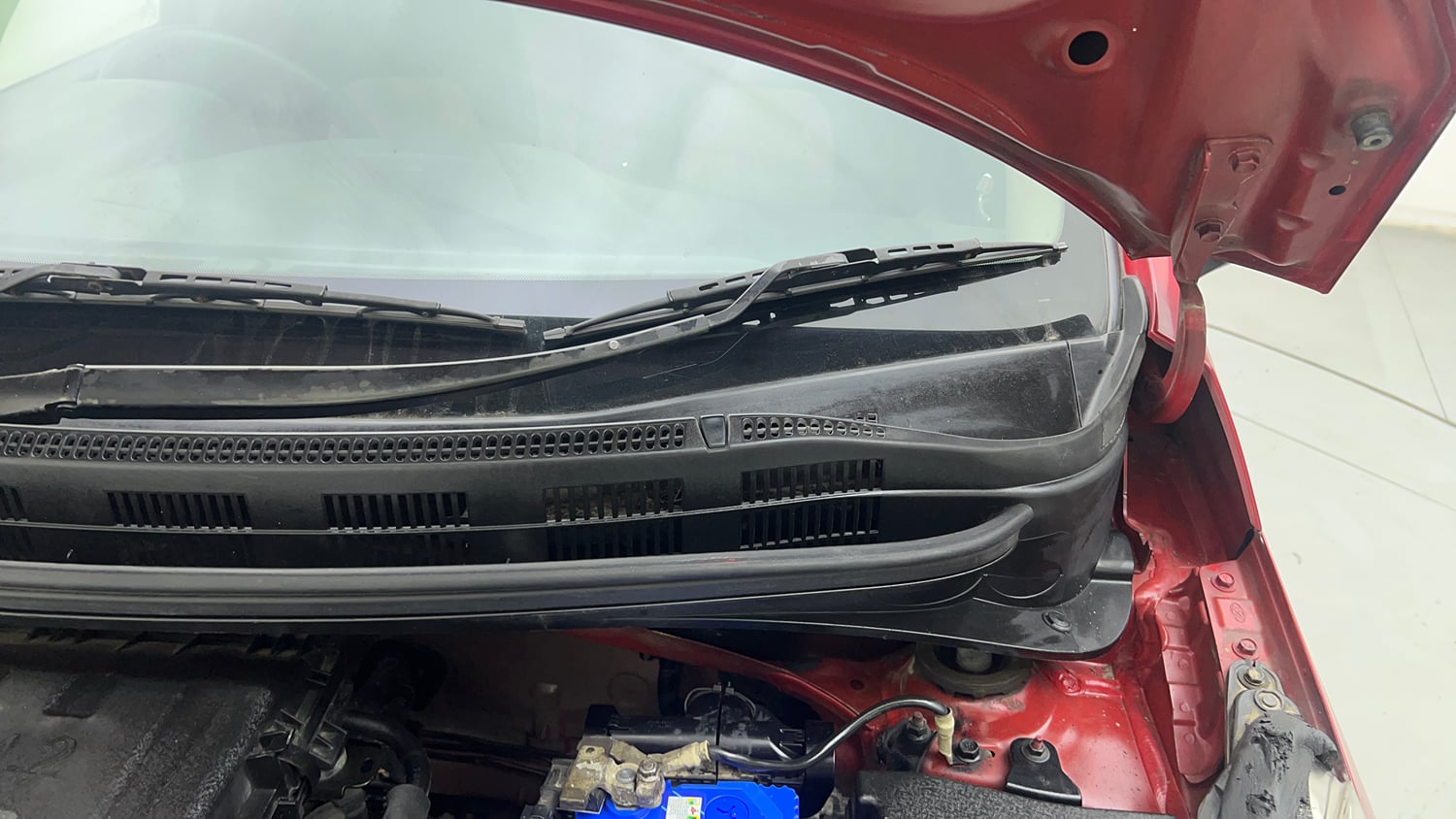 Used 2017 Hyundai Grand i10 Sportz (O) AT 1.2 Kappa VTVT Petrol Automatic engine ENGINE LEFT SIDE HINGE & APRON VIEW