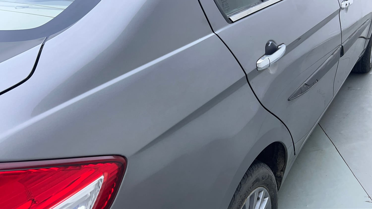 Used 2016 Maruti Suzuki Ciaz ZXI+ AT Petrol Automatic dents MINOR SCRATCH