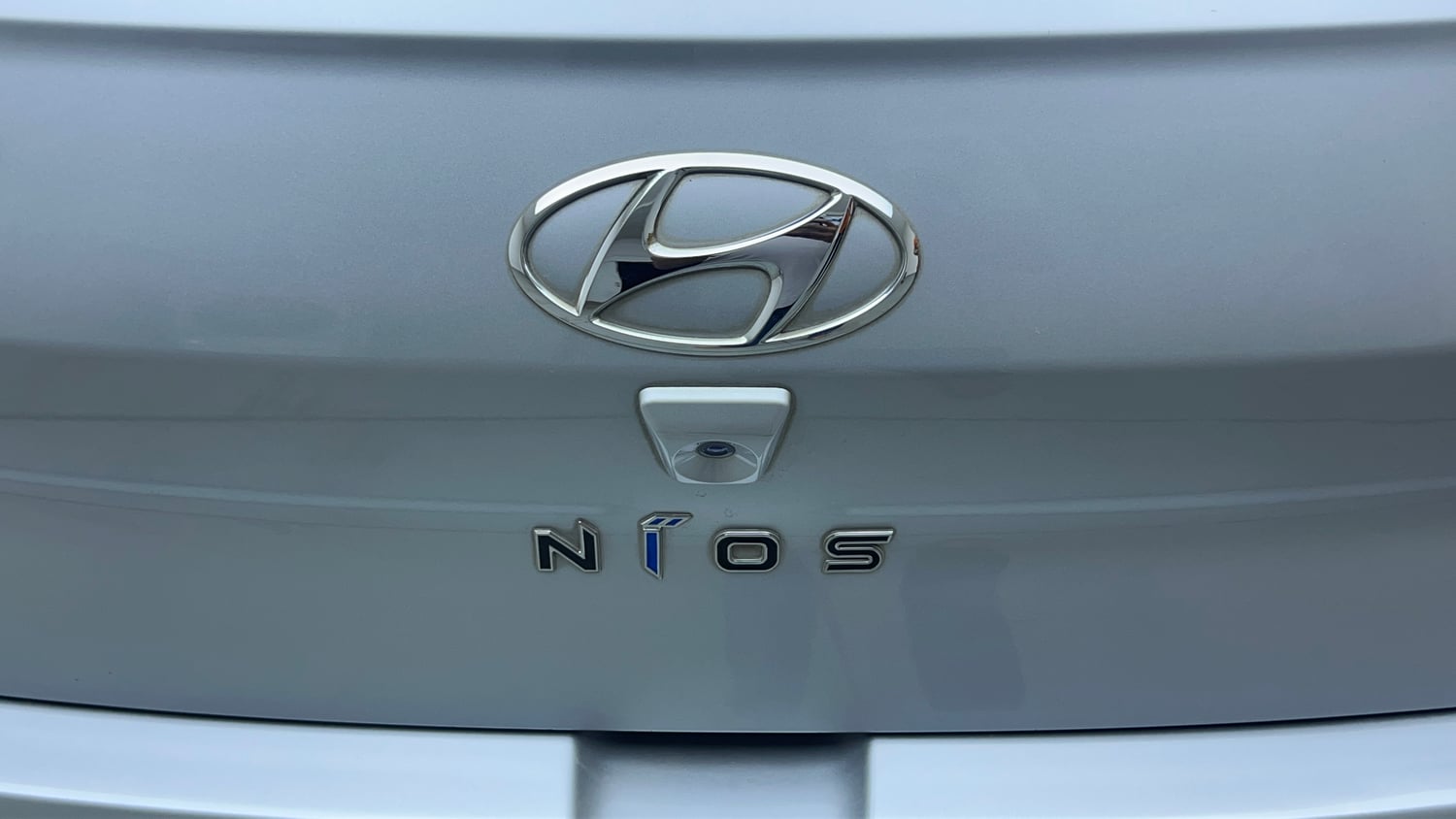 Used 2019 Hyundai Grand i10 Nios Sportz AMT 1.2 Kappa VTVT Petrol Automatic top_features Rear camera