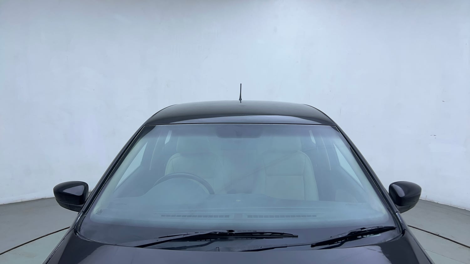 Used 2013 Volkswagen Polo Highline1.2L (P) Petrol Manual exterior FRONT WINDSHIELD VIEW