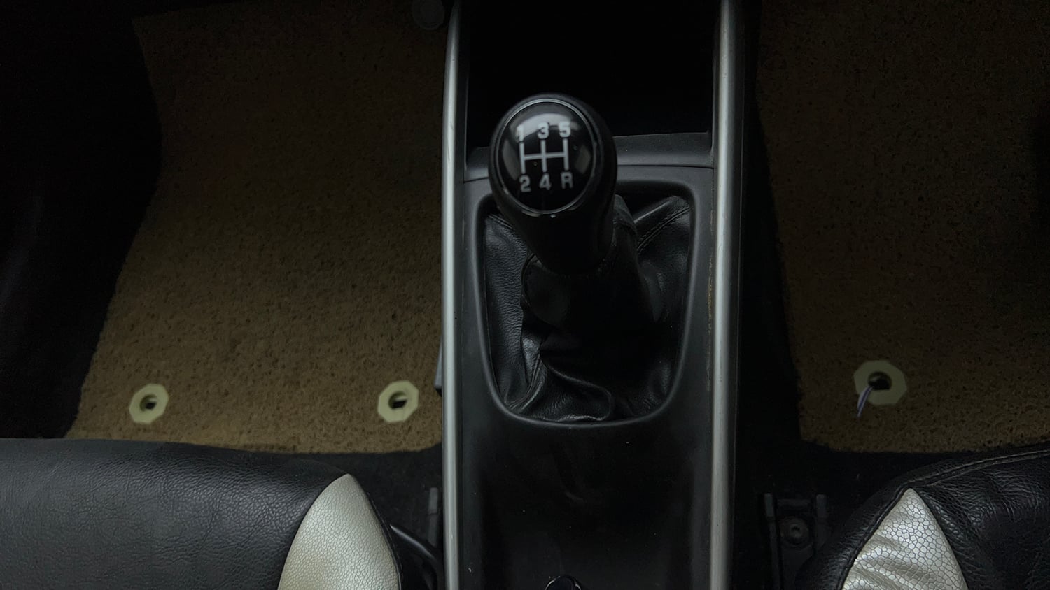 Used 2016 Maruti Suzuki Baleno Delta 1.2 Petrol Manual interior GEAR  KNOB VIEW