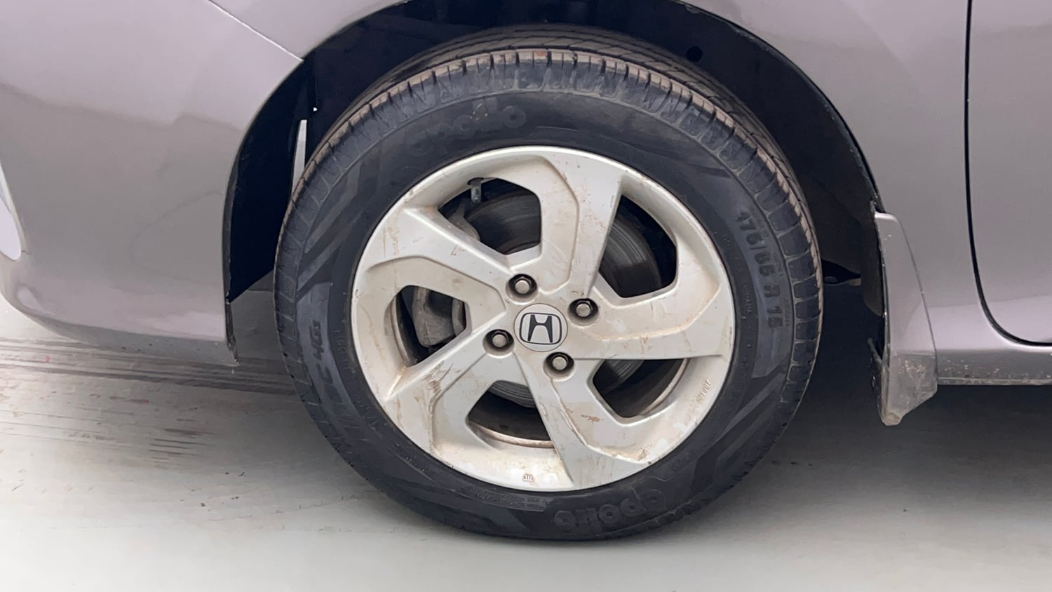 Used 2016 Honda City V Petrol Manual tyres LEFT FRONT TYRE RIM VIEW
