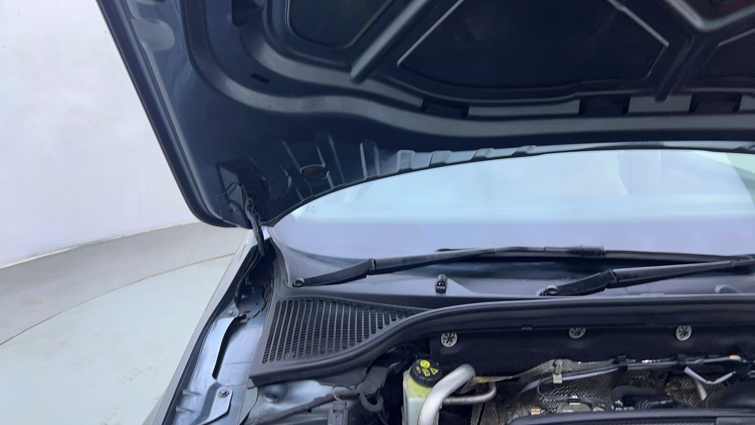 Used 2018 Skoda Octavia 1.8 TSI Style AT Petrol Automatic engine ENGINE RIGHT SIDE HINGE & APRON VIEW