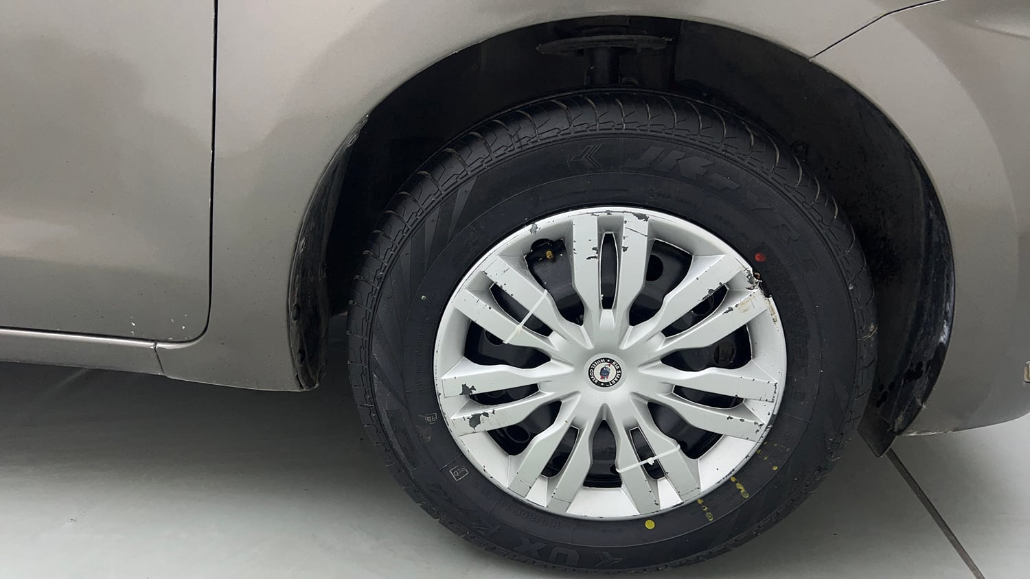 Used 2019 Maruti Suzuki Dzire VXi Petrol Manual tyres RIGHT FRONT TYRE RIM VIEW