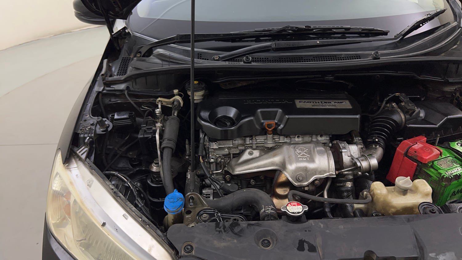 Used 2014 Honda City SV Diesel Diesel Manual engine ENGINE RIGHT SIDE HINGE & APRON VIEW