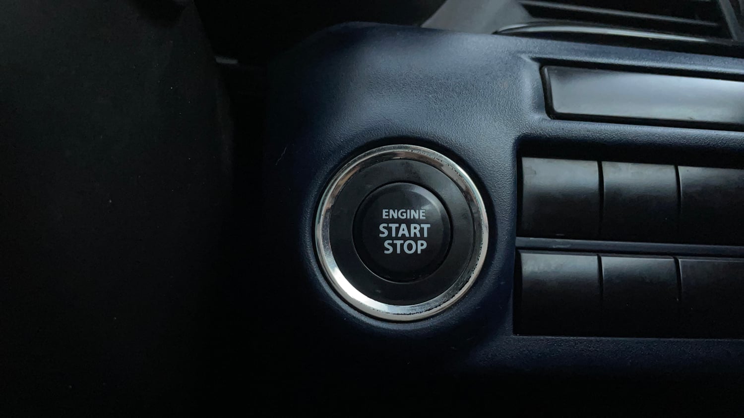 Used 2022 Maruti Suzuki Baleno Zeta MT Petrol Manual top_features Keyless start